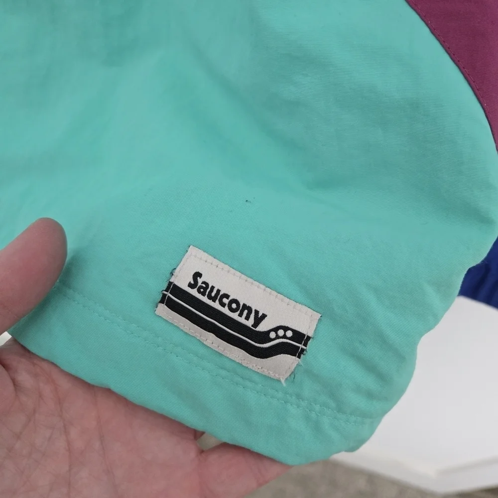 Saucony Colorful 80's inspired half-zip Pullover Windbreaker with hood | small